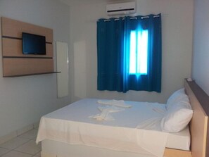 Minibar, desk, free WiFi, bed sheets - Cavalo Marinho Suites (Caraguatatuba)