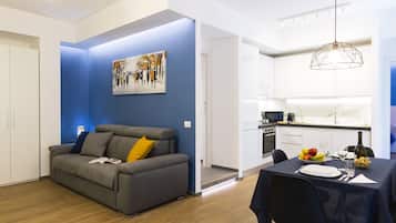 Blue House Prestige | Sala de estar | Una televisión de pantalla plana