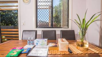 Oven, stovetop, dishwasher, cookware/dishes/utensils