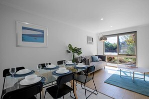 Fridge, microwave, oven, cookware/dishes/utensils