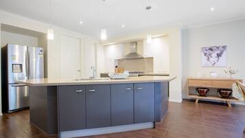 Oven, stovetop, dishwasher, cookware/dishes/utensils