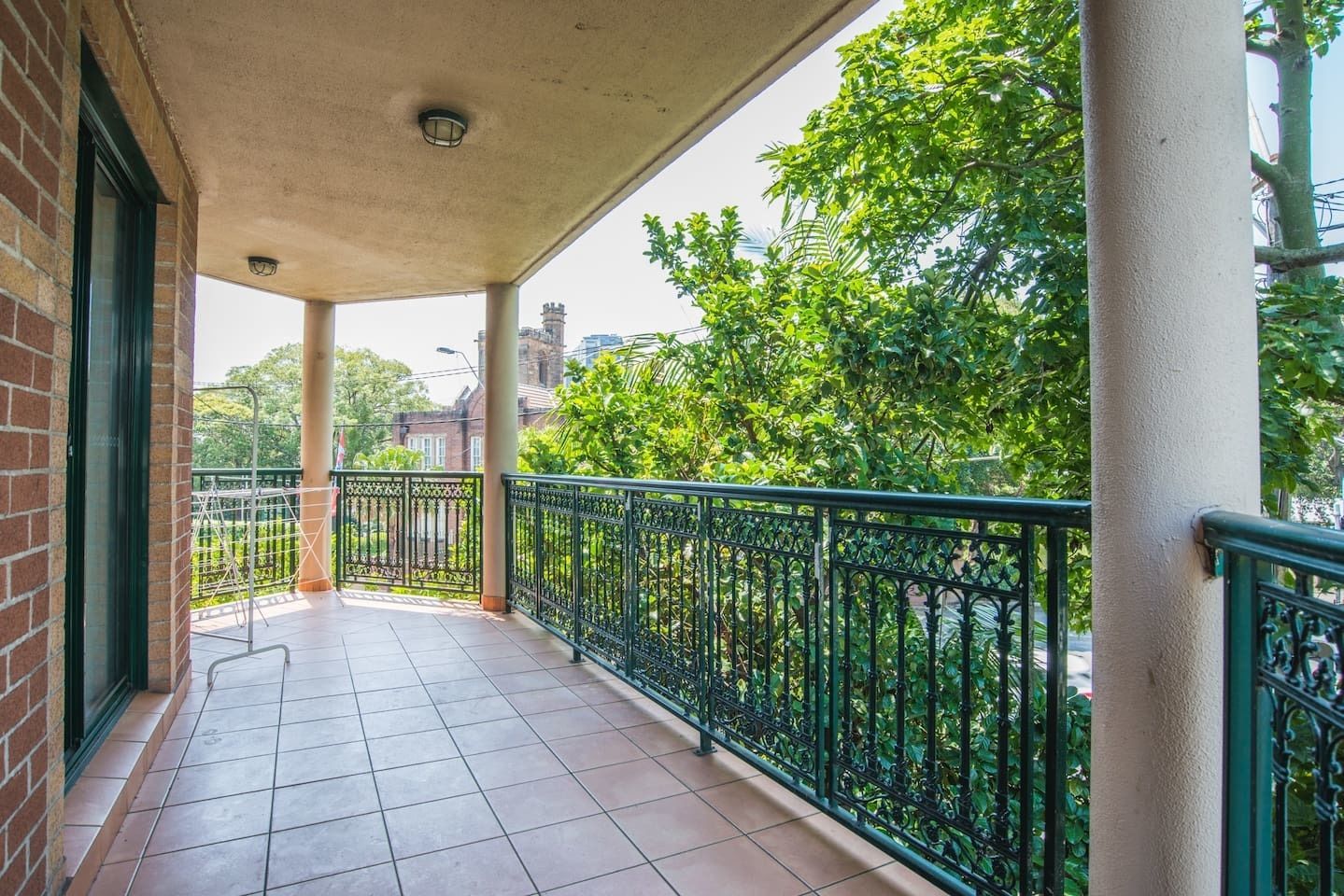 Apartemen (3 Bedrooms) | Balkon