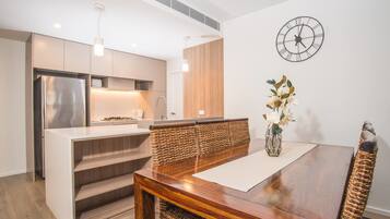 Apartment (2 Bedrooms) | Private kitchen | Oven, stovetop, dishwasher, cookware/dishes/utensils