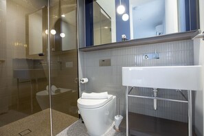 Apartment (2 Bedrooms) | Bathroom