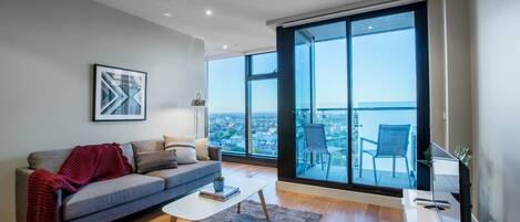 Huoneisto (2 Bedrooms) | Olohuone | Televisio