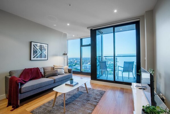 Apartment (2 Bedrooms) | Living room - Sweet Apartment At Centro Melbourne (Melbourne)