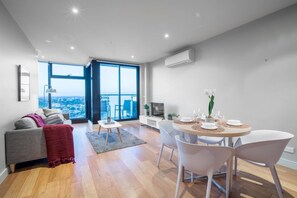 Apartment (2 Bedrooms) | Living room - Sweet Apartment At Centro Melbourne (Melbourne)