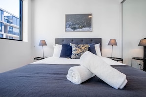 Apartment (1 Bedroom) | 1 bedroom, iron/ironing board, bed sheets - Stunning Bright Apartment At Hawthron/Glenferrie Station (Hawthorn)