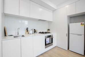 Private kitchen - Stunning Bright Apartment At Hawthron/Glenferrie Station (Hawthorn)