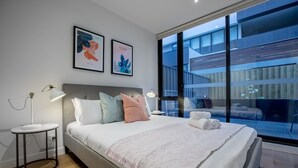 2 bedrooms, iron/ironing board, bed sheets - Fantastic Apartment At Boxhill Centro Near Hospital (Box Hill)