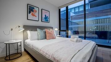 2 bedrooms, iron/ironing board, bed sheets