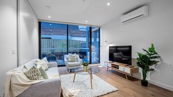 40-inch TV with cable channels