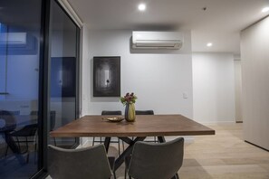 Dining - Green Hood Stunning 2 Bedrooms In Parkville (Parkville)