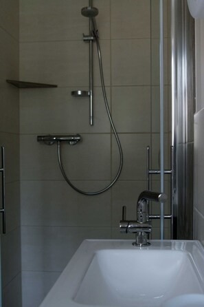Shower, hair dryer, towels - FeWo-Anlage - Herring Gull (Niebüll)