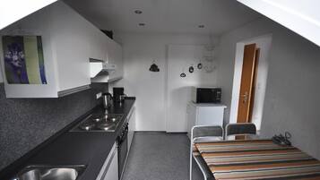Apartment | Private kitchen | Fridge, oven, stovetop, coffee/tea maker