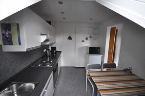 Appartement | Cuisine privée | Réfrigérateur, un four, surface de cuisson, cafetière-théière