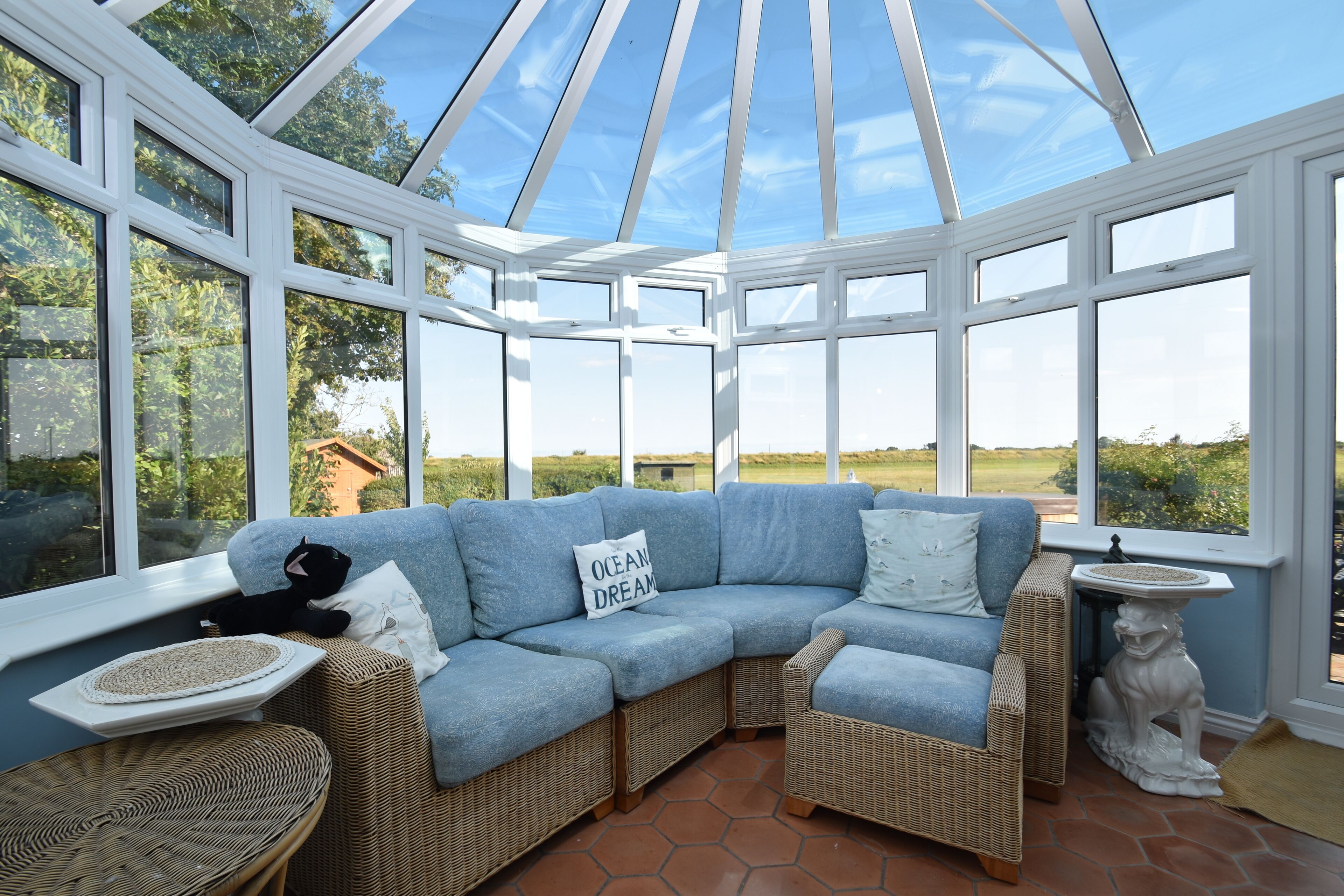 電視、壁爐、乒乓球設施、書籍