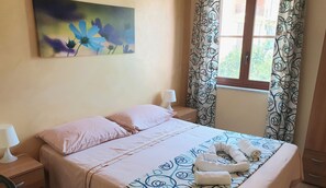 雙人房, 山景 | 獨特設計、書桌、遮光窗簾/窗簾、熨斗/熨衫板