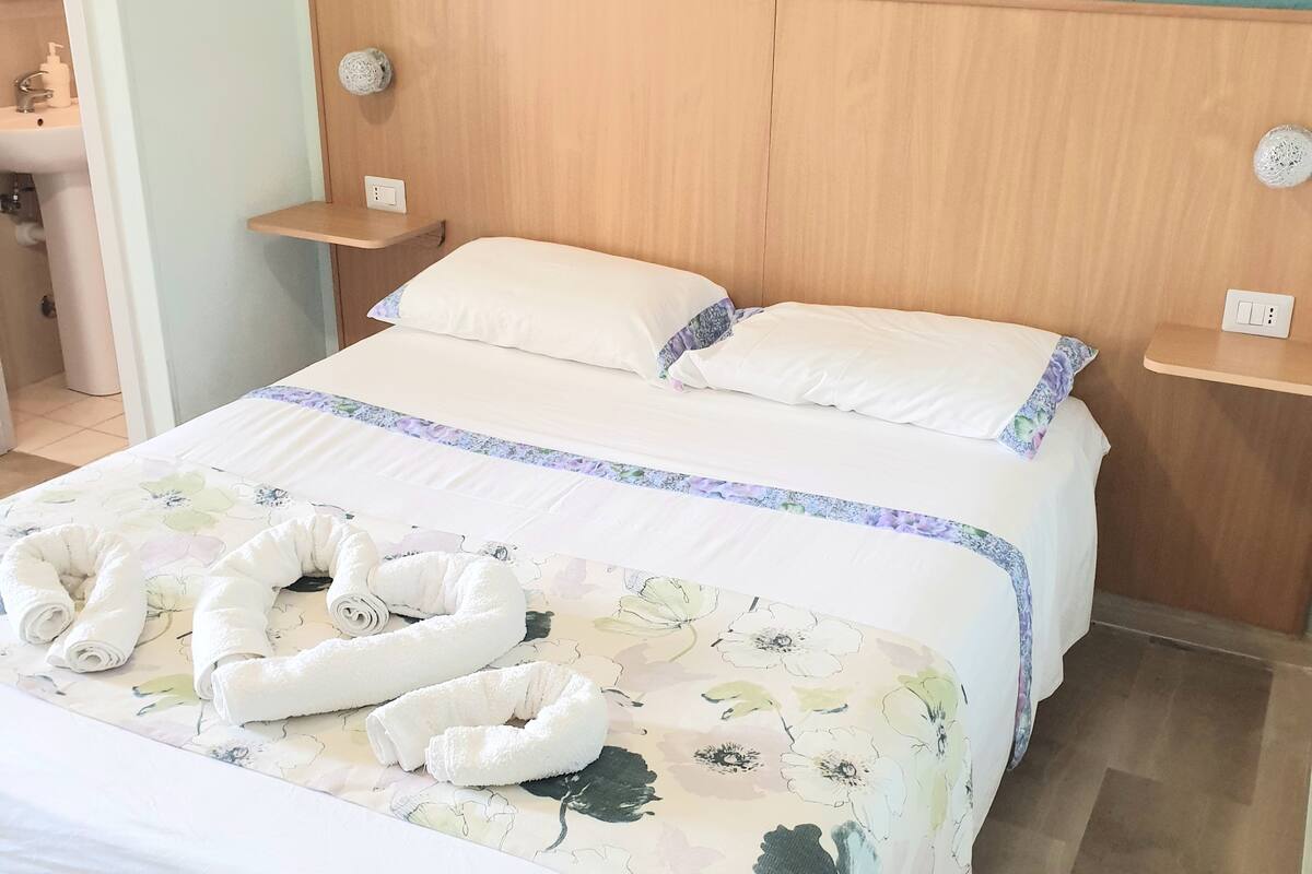 Quarto casal conforto, vista para o mar | Escrivaninha, cortinas blackout, ferros/tábuas de passar roupa