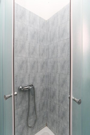 Apartment, 1 Bedroom, Terrace, Sea View | Bathroom | Shower, towels - Apartments Franka Saplunara (Mljet)