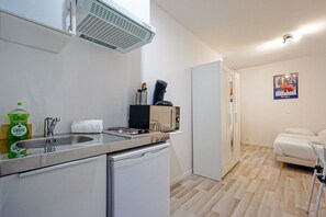Fridge, microwave, coffee/tea maker - Peaceful studio on courtyard - Paris 15th (Paris)