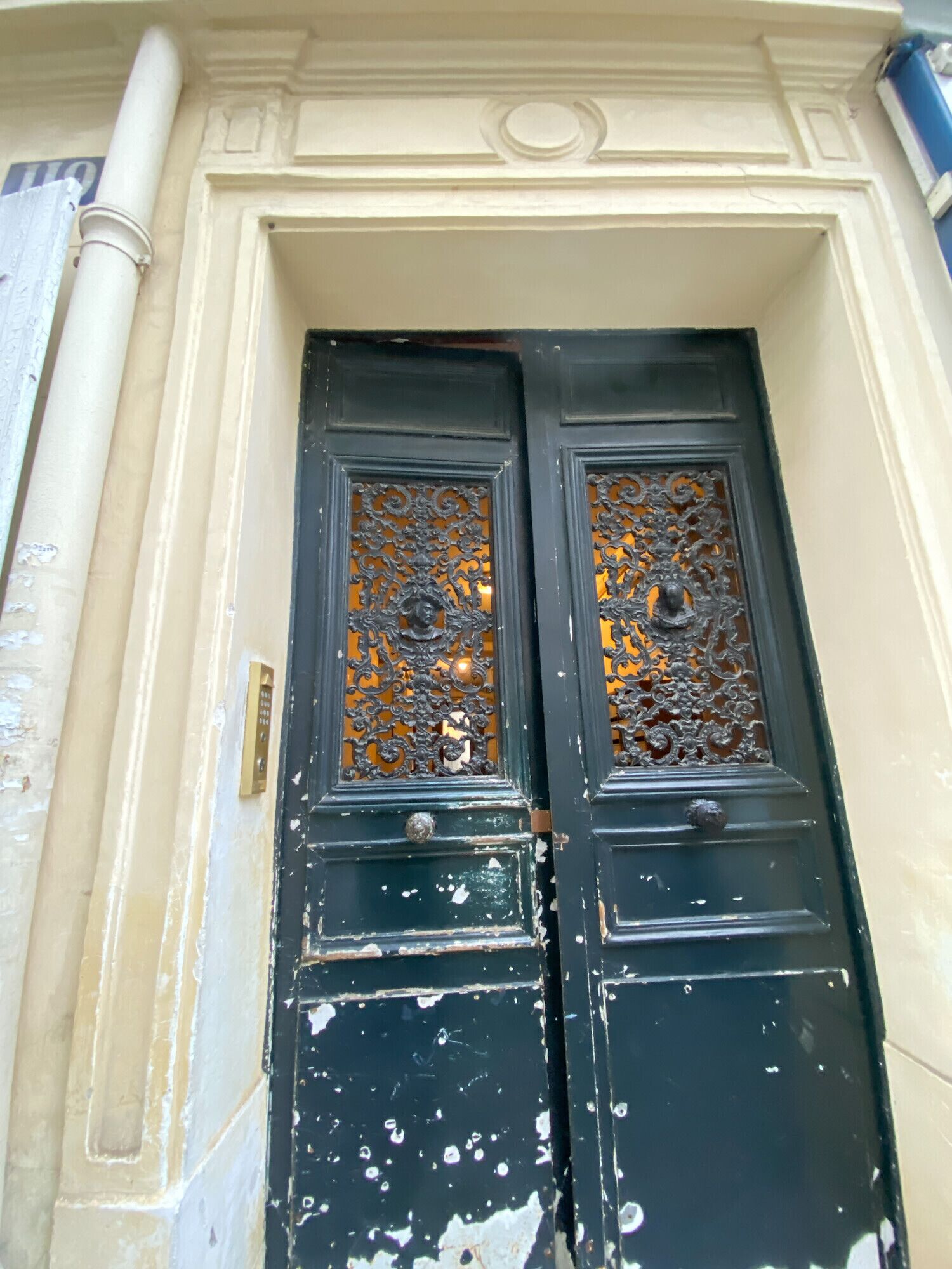 تفاصيل الفندق من الخارج