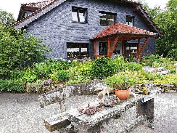 تناول الطعام بالخارج