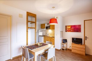 Dining - Hameau 5 002 - SPA & PISCINE studio 2 pers. (Orelle)