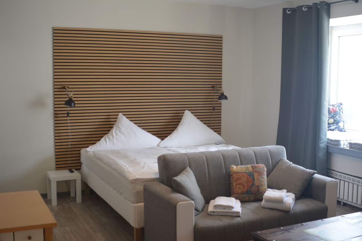 Individually furnished, desk, free WiFi, bed sheets