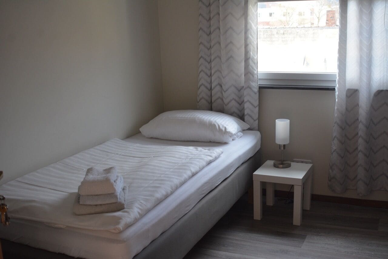 Eenvoudige kamer | Individueel gemeubileerd, een bureau, gratis wifi, beddengoed