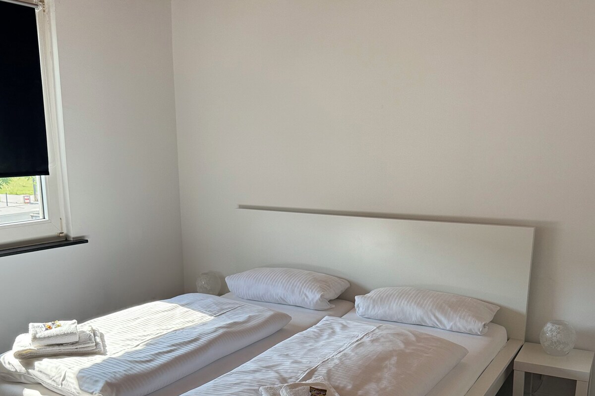 Basic Double Room | Desk, WiFi (free), individually furnished, bed sheets