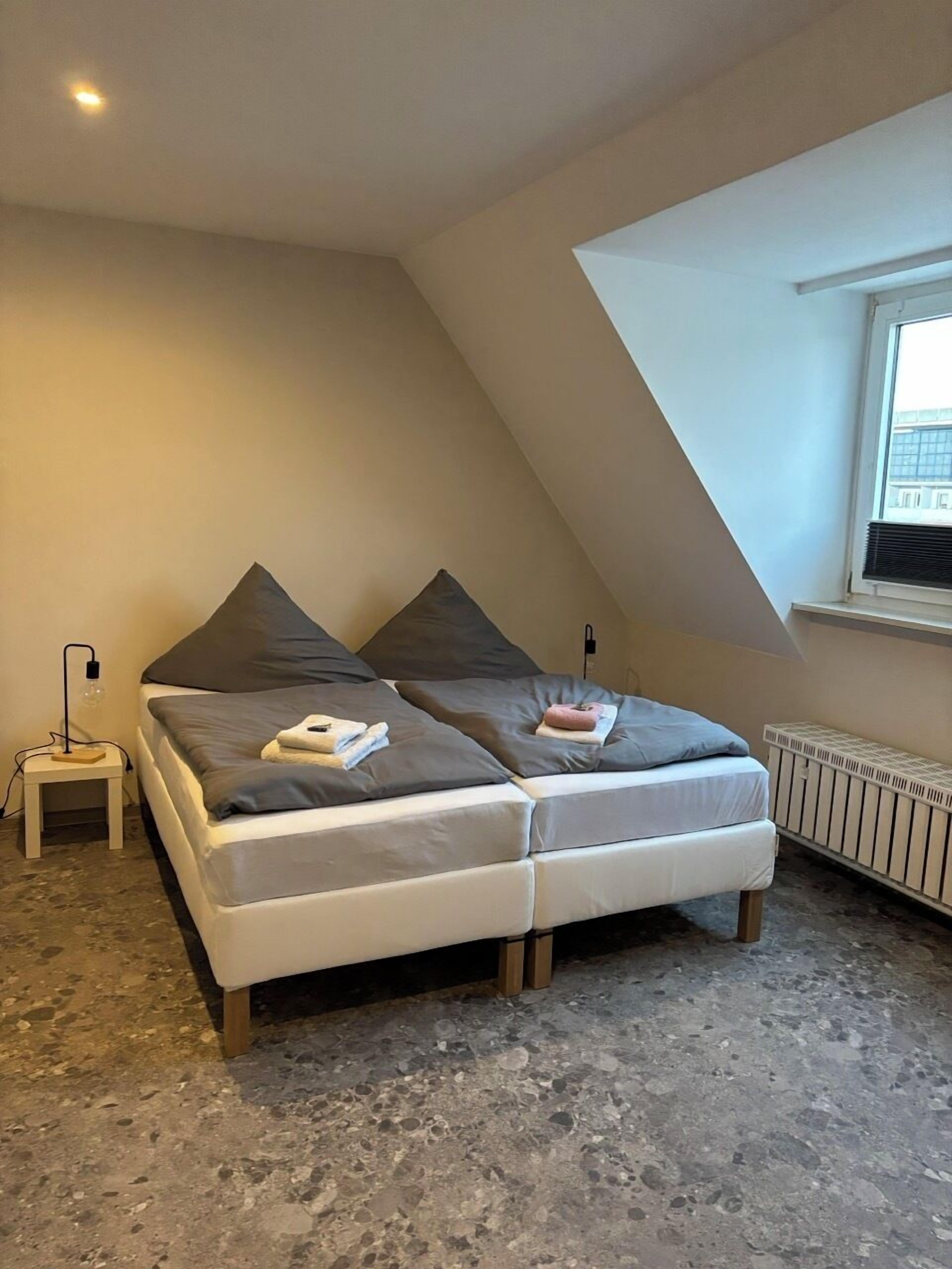 Eenvoudig appartement | Individueel gemeubileerd, een bureau, gratis wifi, beddengoed