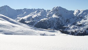 A snow-covered mountain landscape with ski slopes and a clear sky. - Pracondu 1 101 - OUTDOOR & FUN  apartment 8 pers (Haute-Nendaz)