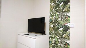 Individually furnished, free cots/infant beds, free WiFi, bed sheets - City Apartment S & W (Hamburg)
