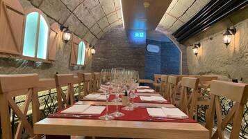 Aperto a pranzo e cena, cucina francese