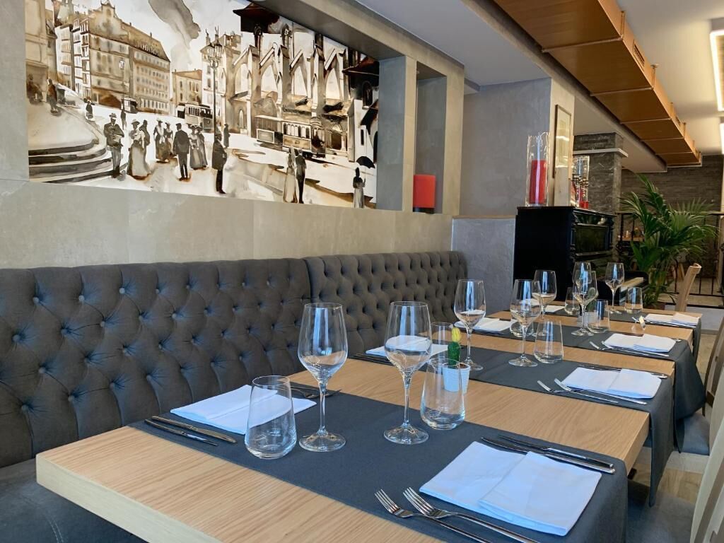 Lunch and dinner served, French cuisine