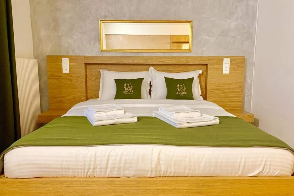 Double Room, Terrace (1st Floor) | 1 bedroom, individually decorated, individually furnished, desk