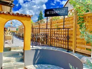 Terrace/patio - Hotel Adore (Romanel-sur-Lausanne)