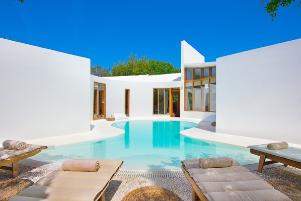 Seasonal outdoor pool, pool loungers - Villa Ixia (Rhodes)