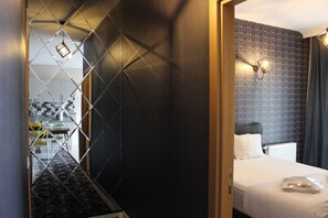 Comfort Apartment, 1 Bedroom | Ruang tamu | TV LCD 