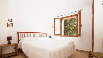 3 bedrooms, bed sheets