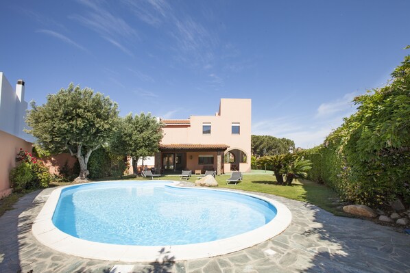Outdoor pool - Villa Sara (Quartu Sant'Elena)