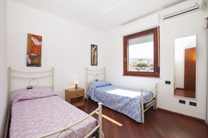 Villa, 4 Bedrooms | 4 bedrooms, free WiFi, bed sheets - Villa Sara (Quartu Sant'Elena)