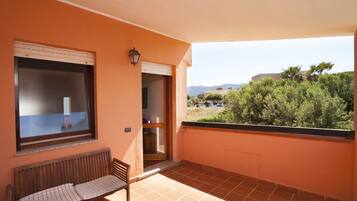 Villa, 4 Bedrooms | Terrace/patio