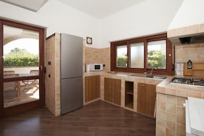 Villa, 4 Bedrooms | Private kitchenette