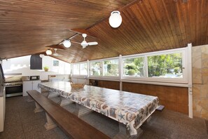 Villa, 5 Schlafzimmer | Essbereich im Zimmer