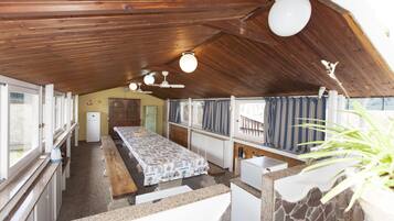Villa, 5 Bedrooms | In-room dining