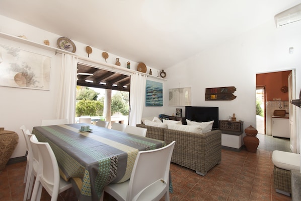 Villa, 4 Bedrooms | Living area