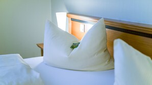 Habitació doble clàssica | Escriptori, cortines opaques, wifi gratuïta i roba de llit 