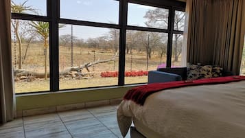 In-room safe, desk, iron/ironing board, bed sheets